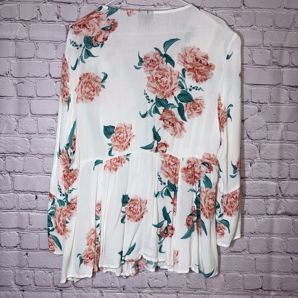 torrid Tops - Torrid Floral Flowy Top, 3/4 sleeve with lace detail White Size 1 (XL, 16/18)